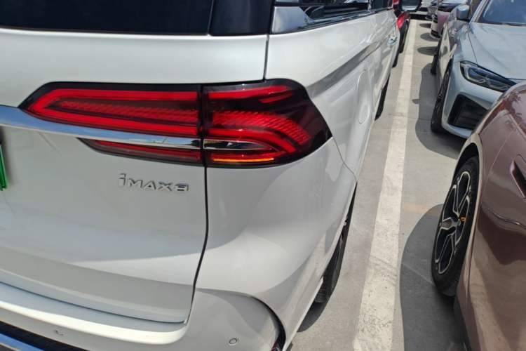 Used Roewe iMAX8 New Energy 2025 1.5T DMH Lu Zun Deluxe Edition Right Rear Taillight