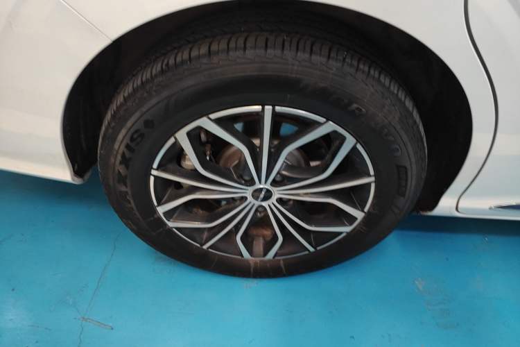 Used Roewe iMAX8 New Energy 2025 1.5T DMH Lu Zun Deluxe Edition Right Rear Wheel Hub