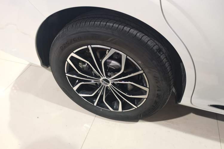 Used Roewe iMAX8 New Energy 2025 1.5T DMH Lu Zun Deluxe Edition Right Rear Wheel Hub