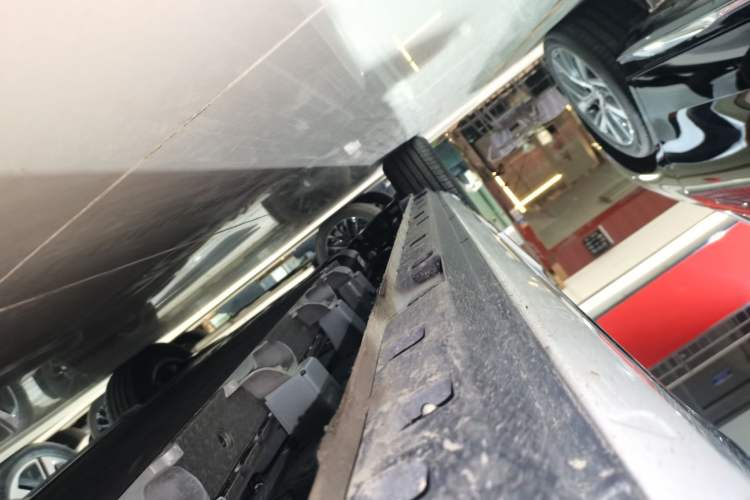 Used Roewe iMAX8 New Energy 2025 1.5T DMH Lu Zun Deluxe Edition Right Side Sill
