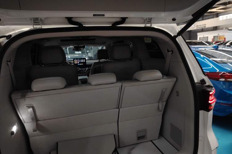 Used Roewe iMAX8 New Energy 2025 1.5T DMH Lu Zun Deluxe Edition Trunk