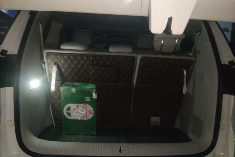 Used Roewe iMAX8 New Energy 2025 1.5T DMH Lu Zun Deluxe Edition Trunk