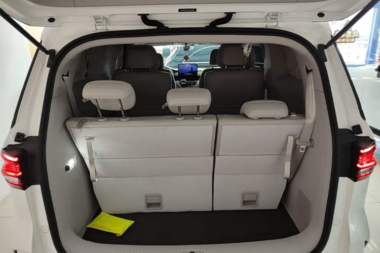 Used Roewe iMAX8 New Energy 2025 1.5T DMH Lu Zun Deluxe Edition Trunk