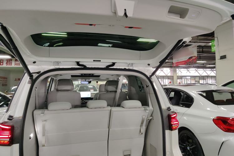 Used Roewe iMAX8 New Energy 2025 1.5T DMH Lu Zun Deluxe Edition Trunk