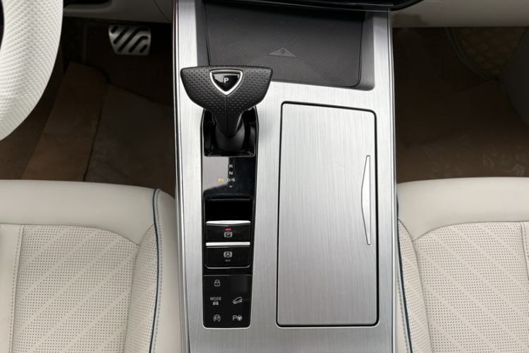 Used Roewe Jing 2022 2.0T Blue Whale Edition Interior 4