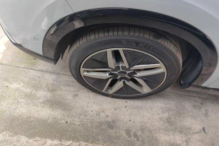 Used Roewe Jing 2022 2.0T Blue Whale Edition Left Front Wheel Hub
