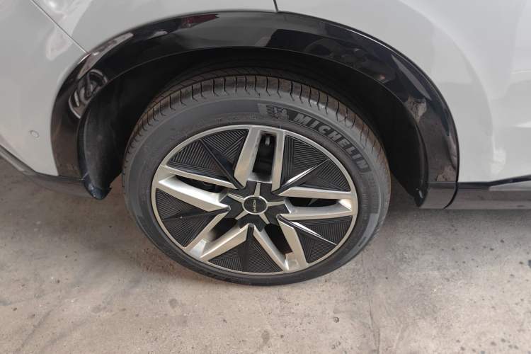 Used Roewe Jing 2022 2.0T Blue Whale Edition Right Rear Wheel Hub