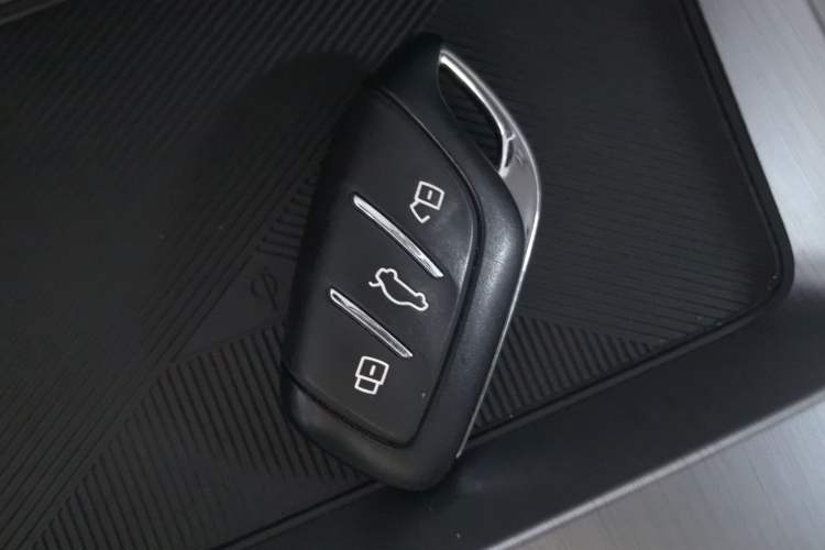 Used Roewe Jing 2022 2.0T Blue Whale Edition Interior 1