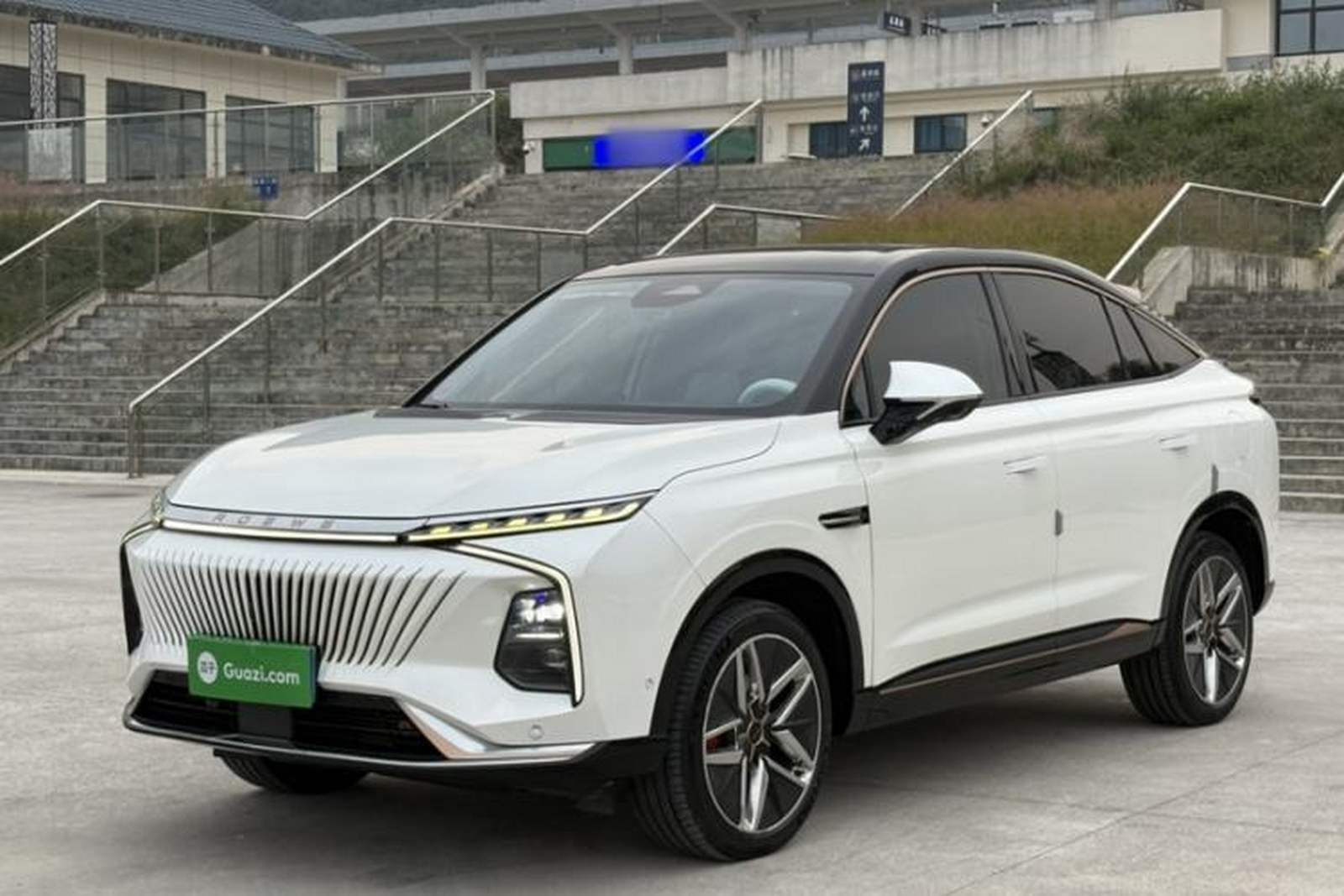 Фото Roewe с площадки