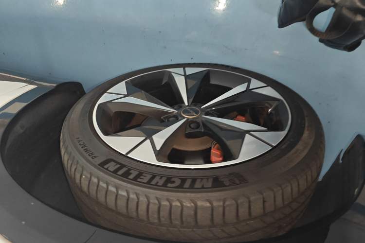 Used Roewe Jing 2022 2.0T Orca Edition Left Front Wheel Hub