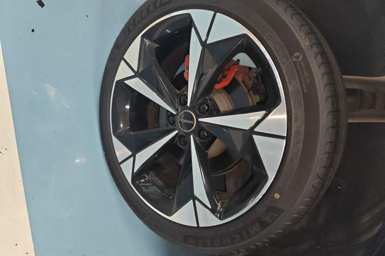Used Roewe Jing 2022 2.0T Orca Edition Right Rear Wheel Hub