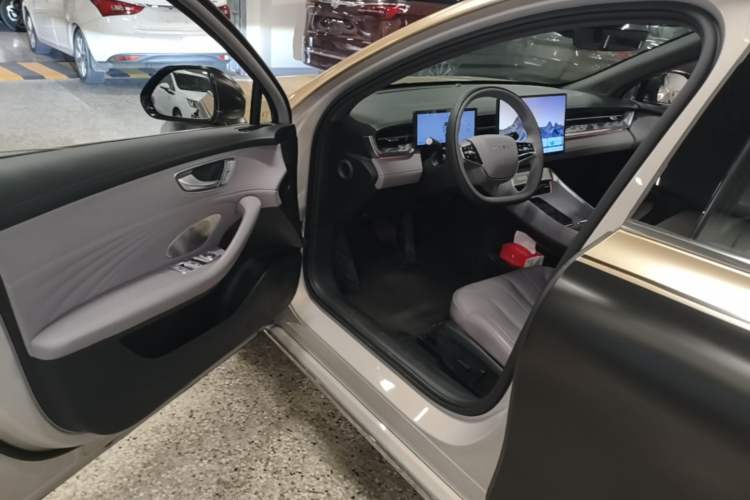 Used Roewe M7 DMH 2025 Model 160km Premium Version Driver Seat