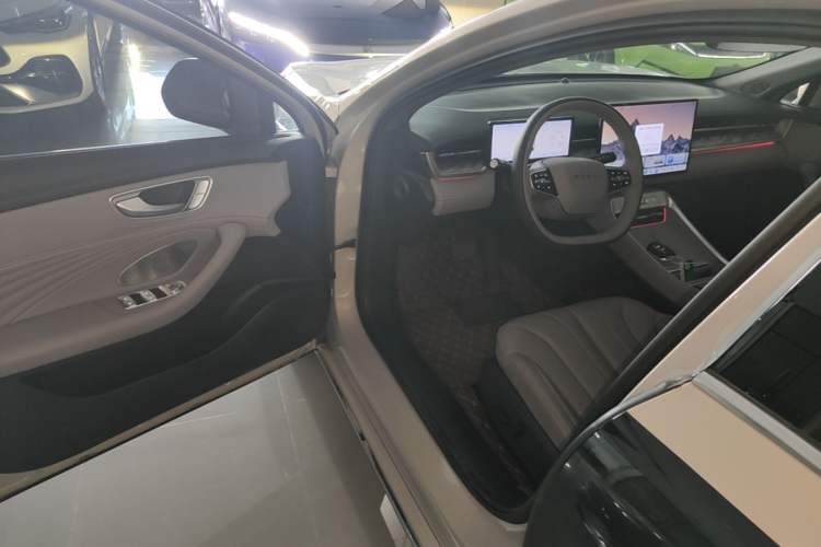Used Roewe M7 DMH 2025 Model 160km Premium Version Driver Seat