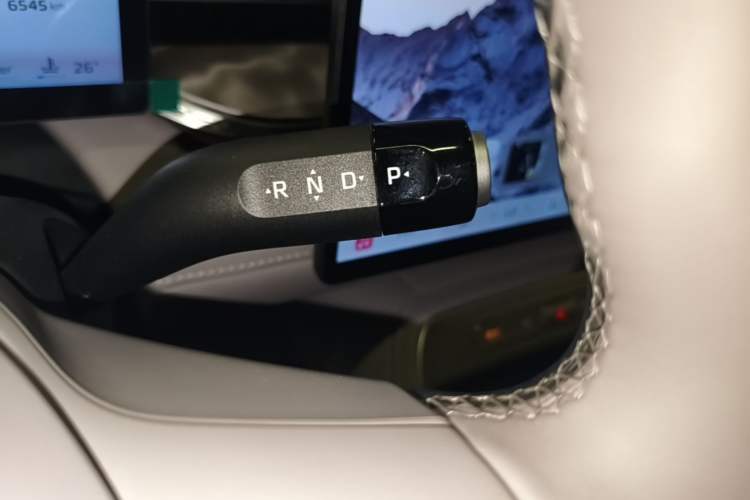 Used Roewe M7 DMH 2025 Model 160km Premium Version Gear Lever