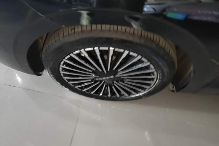 Used Roewe M7 DMH 2025 Model 160km Premium Version Left Front Wheel Hub