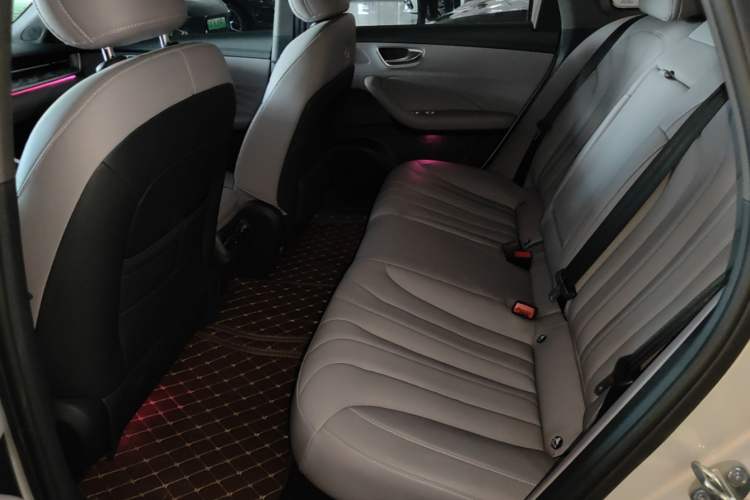 Used Roewe M7 DMH 2025 Model 160km Premium Version Left Rear Seat