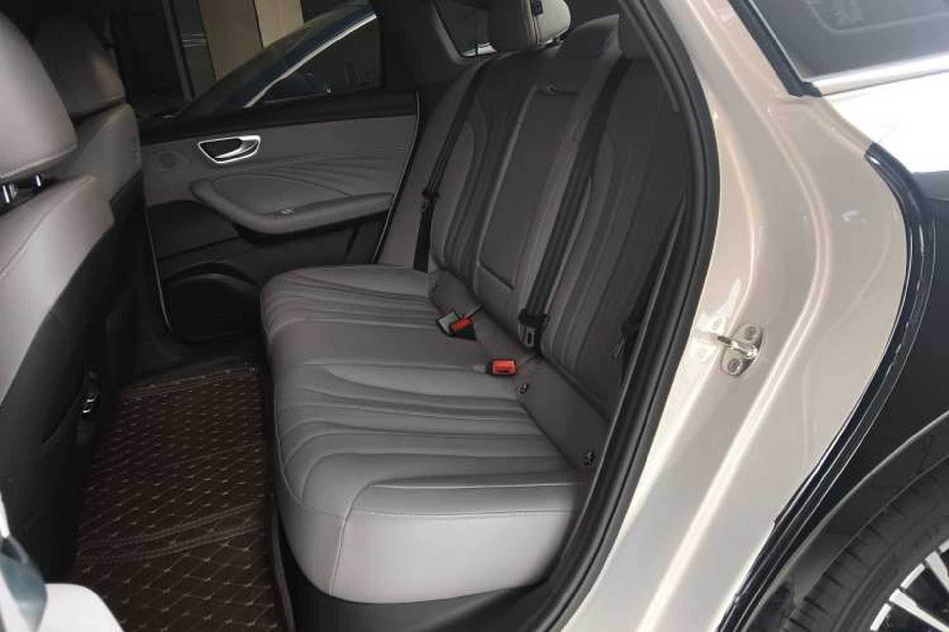 Used Roewe M7 DMH 2025 Model 160km Premium Version Left Rear Seat