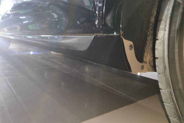 Used Roewe M7 DMH 2025 Model 160km Premium Version Left Side Sill