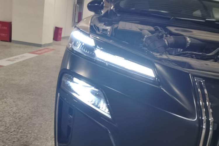 Used Roewe M7 DMH 2025 Model 160km Premium Version Right Front Headlight