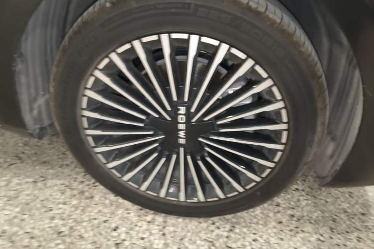 Used Roewe M7 DMH 2025 Model 160km Premium Version Right Front Wheel Hub