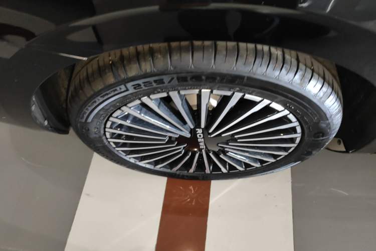 Used Roewe M7 DMH 2025 Model 160km Premium Version Right Rear Wheel Hub