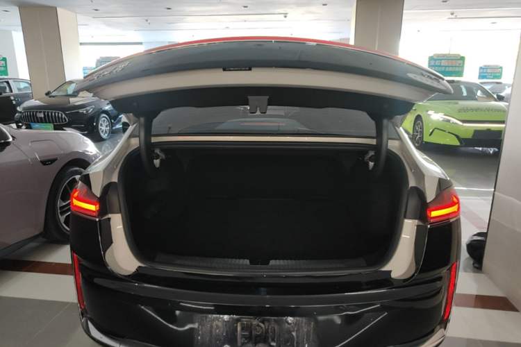 Used Roewe M7 DMH 2025 Model 160km Premium Version Trunk