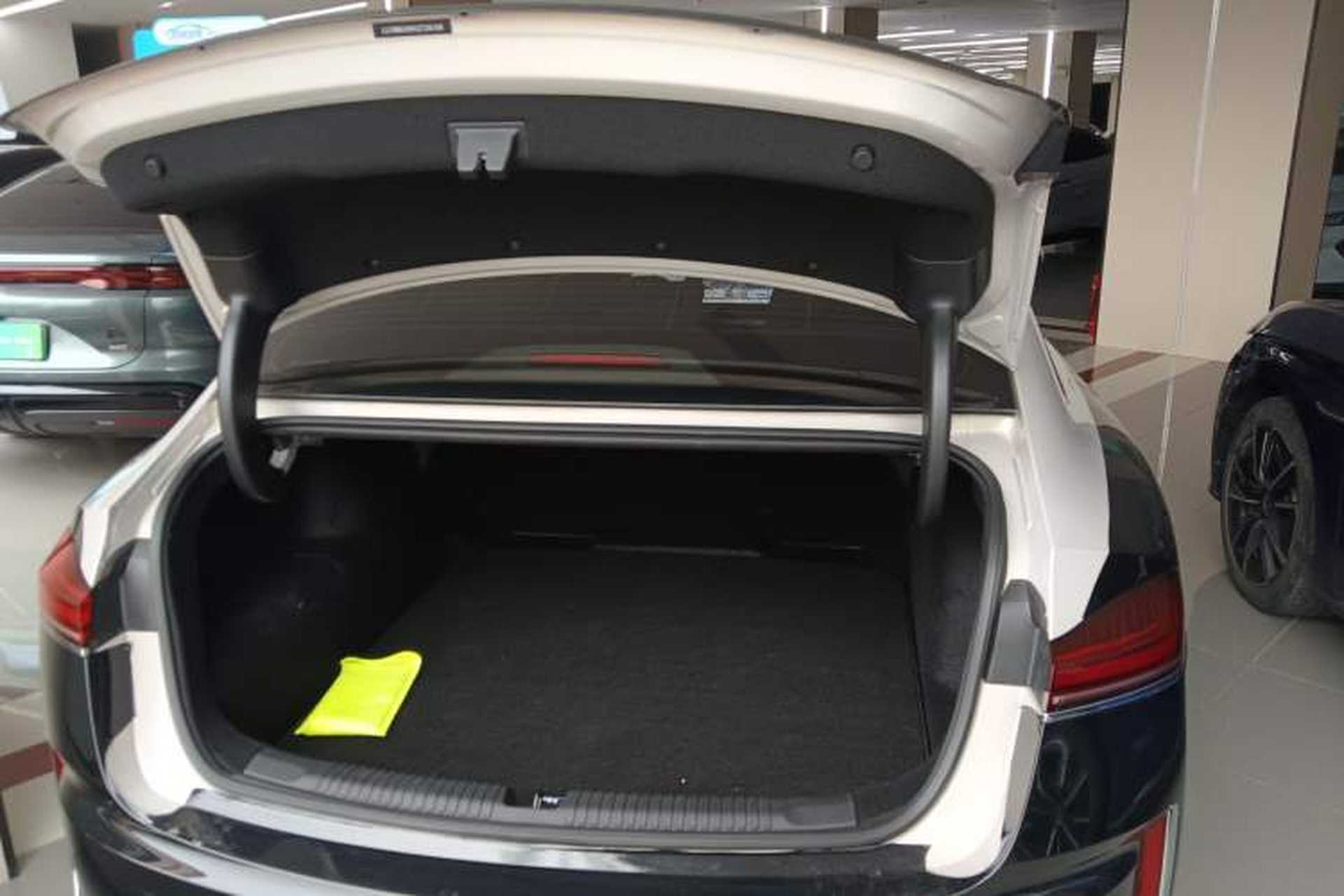 Used Roewe M7 DMH 2025 Model 160km Premium Version Trunk