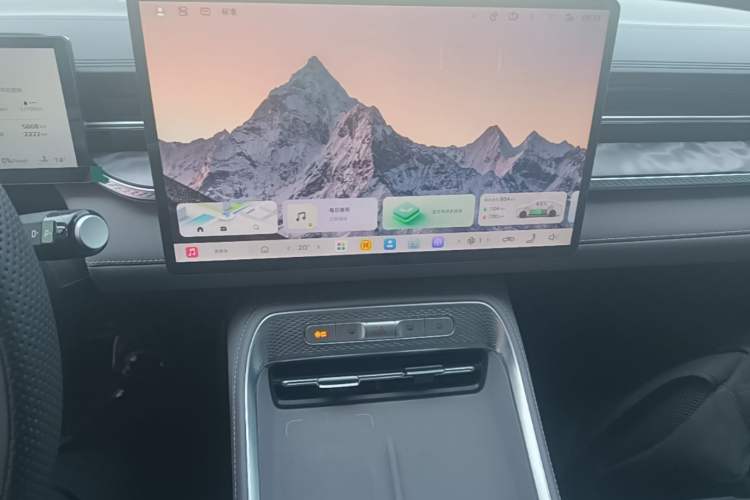 Used Roewe M7 DMH 2025 Model 160km Premium Version Audio And AC Panel