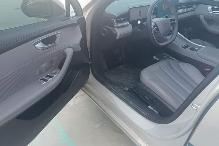 Used Roewe M7 DMH 2025 Model 160km Premium Version Driver Seat