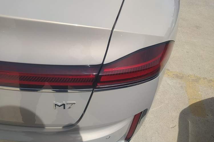 Used Roewe M7 DMH 2025 Model 160km Premium Version Exterior 1