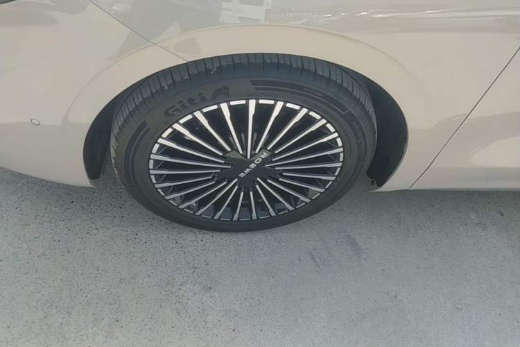 Used Roewe M7 DMH 2025 Model 160km Premium Version Exterior 2