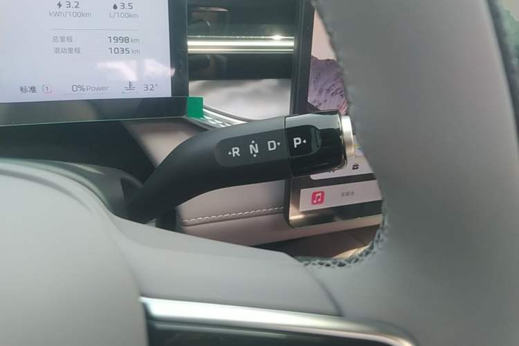 Used Roewe M7 DMH 2025 Model 160km Premium Version Gear Lever