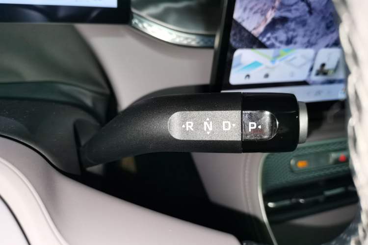 Used Roewe M7 DMH 2025 Model 160km Comfort Version Gear Lever