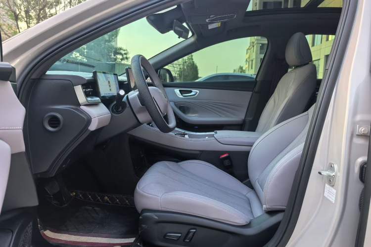 Used Roewe M7 DMH 2025 Model 160km Premium Version Interior 2