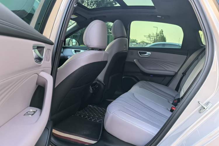 Used Roewe M7 DMH 2025 Model 160km Premium Version Interior 3