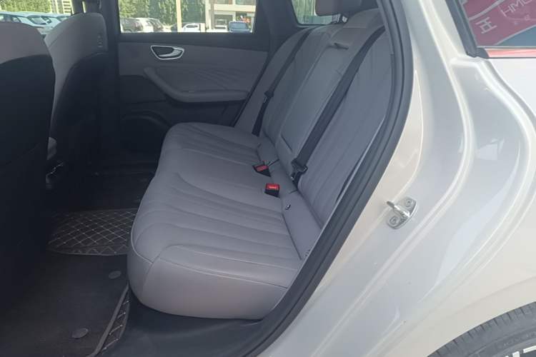 Used Roewe M7 DMH 2025 Model 160km Premium Version Left Rear Seat