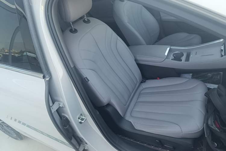 Used Roewe M7 DMH 2025 Model 160km Premium Version Right Front Seat