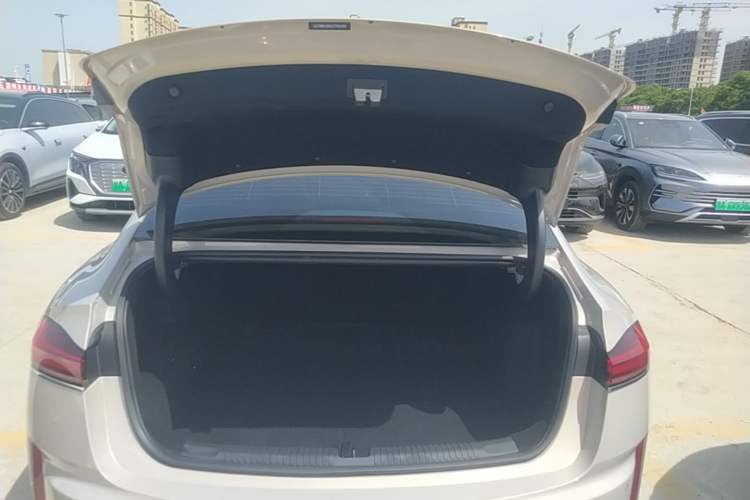 Used Roewe M7 DMH 2025 Model 160km Premium Version Trunk