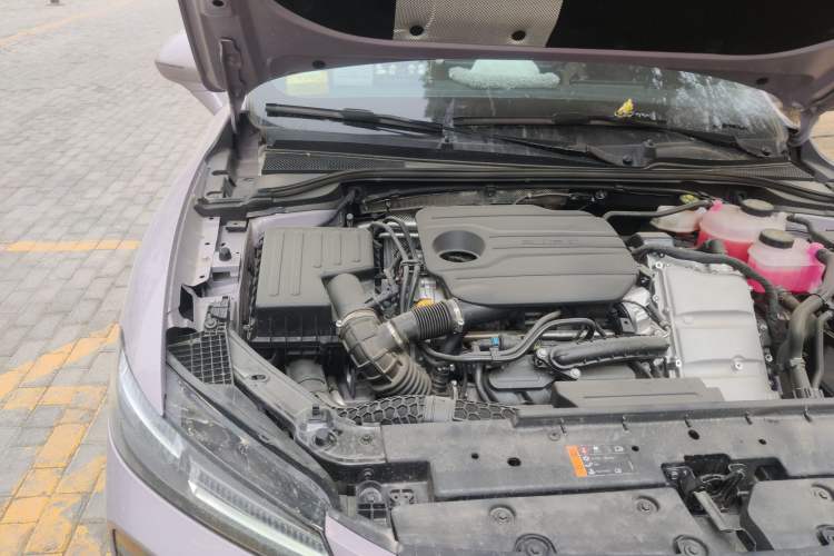 Used Roewe M7 DMH 2025 Model 160km Enjoyment Version Engine Bay Right