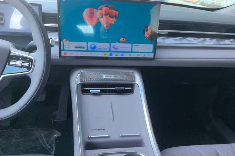 Used Roewe M7 DMH 2025 Model 160km Premium Version Audio And AC Panel