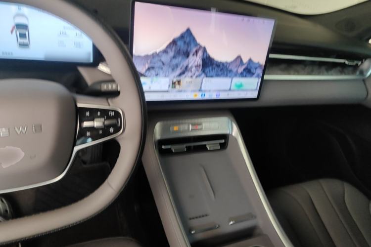 Used Roewe M7 DMH 2025 Model 160km Premium Version Center Console