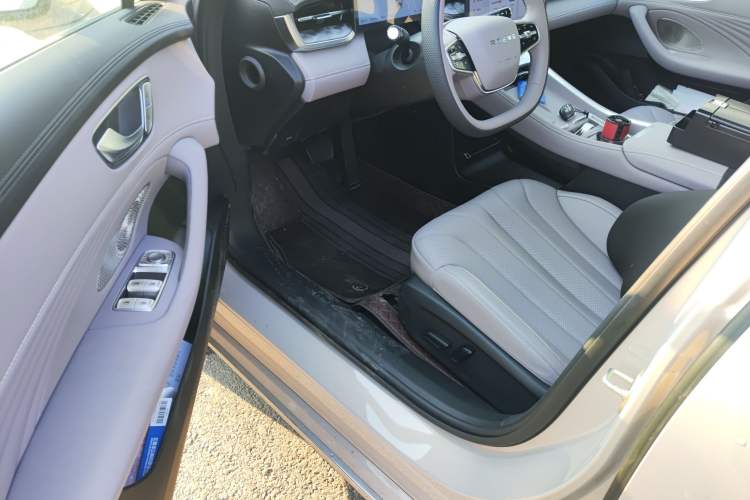 Used Roewe M7 DMH 2025 Model 160km Premium Version Driver Seat