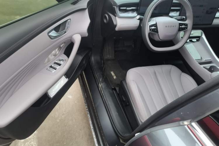 Used Roewe M7 DMH 2025 Model 160km Premium Version Driver Seat