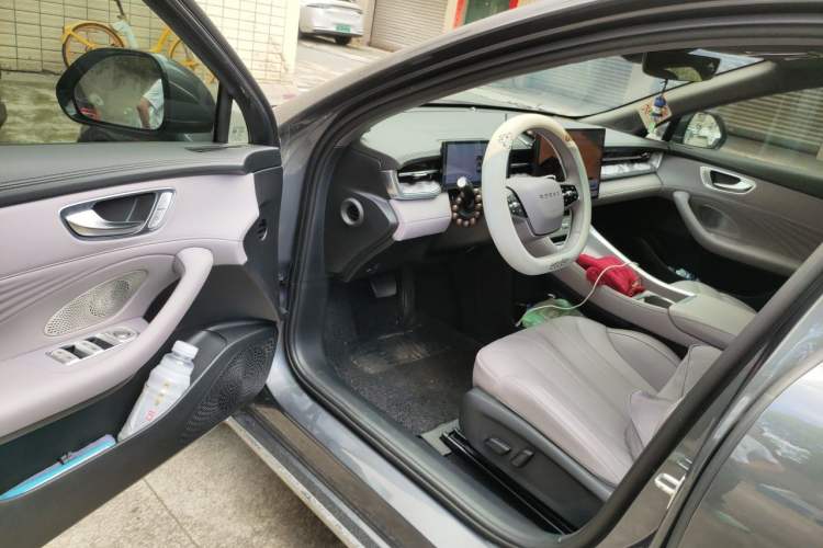 Used Roewe M7 DMH 2025 Model 160km Premium Version Driver Seat