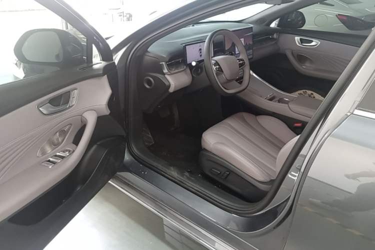 Used Roewe M7 DMH 2025 Model 160km Premium Version Driver Seat