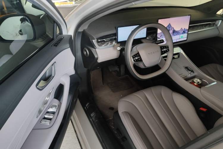 Used Roewe M7 DMH 2025 Model 160km Premium Version Driver Seat