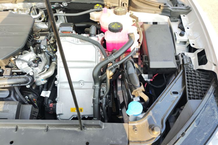 Used Roewe M7 DMH 2025 Model 160km Premium Version Engine Bay Left