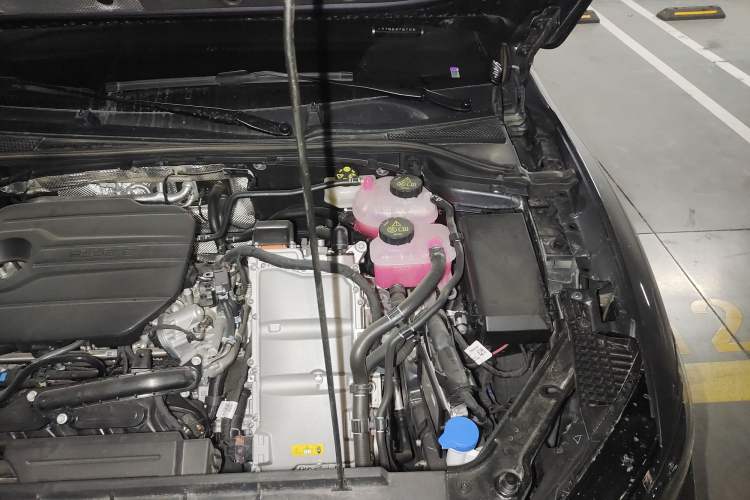 Used Roewe M7 DMH 2025 Model 160km Comfort Version Engine Bay Left