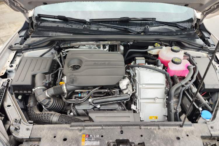 Used Roewe M7 DMH 2025 Model 160km Premium Version Engine Bay