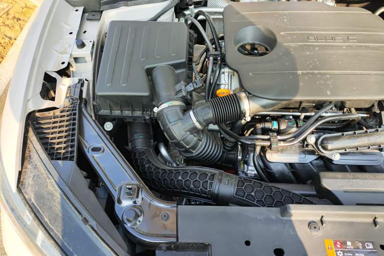 Used Roewe M7 DMH 2025 Model 160km Premium Version Engine Bay Right